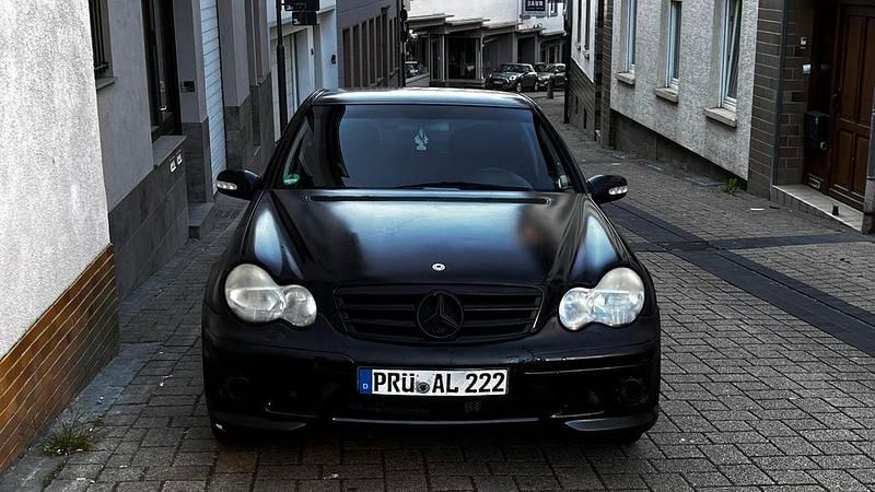 Schwarz Gebraucht 2001 Mercedes C180 Elegance Limousine | 640 € (Superpreis) - Bild 1/4