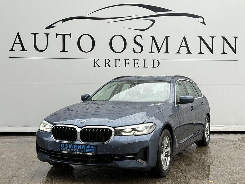 Arctic race blue metallic Gebraucht 2023 BMW 520 Kombi | 32.450 € (Superpreis) - Bild 1/4