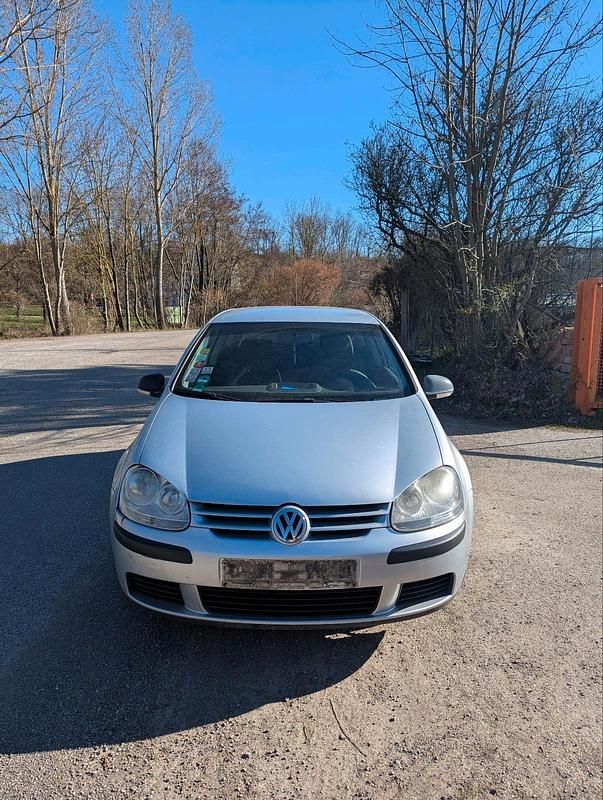 Silber Gebraucht 2005 VW Golf V Kleinwagen | 999 € - Bild 1/4