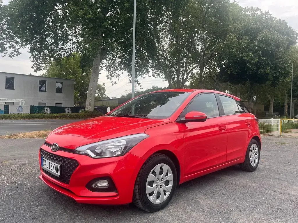 Gebraucht Hyundai i20 Select 75 PS (55 kW) 2019 Rot Kleinwagen