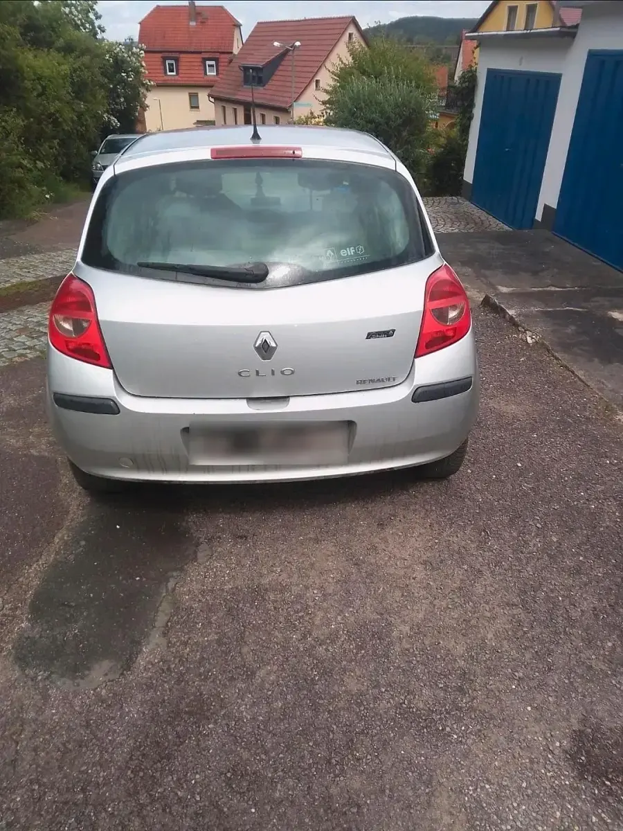 Gebraucht Renault Clio 85 PS (62 kW) 2005 Silber Kleinwagen