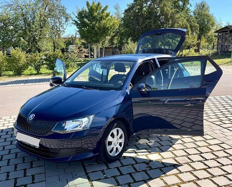 Blau Gebraucht 2016 Skoda Fabia Active Kleinwagen | 5.500 € (Superpreis) - Bild 1/4