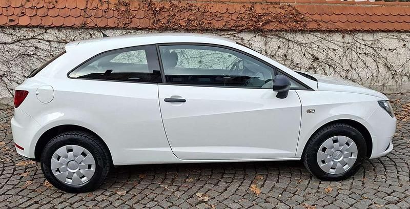 Weiß Gebraucht 2012 Seat Ibiza SC Reference Kleinwagen | 6.100 € (Fairer Preis) - Bild 1/4