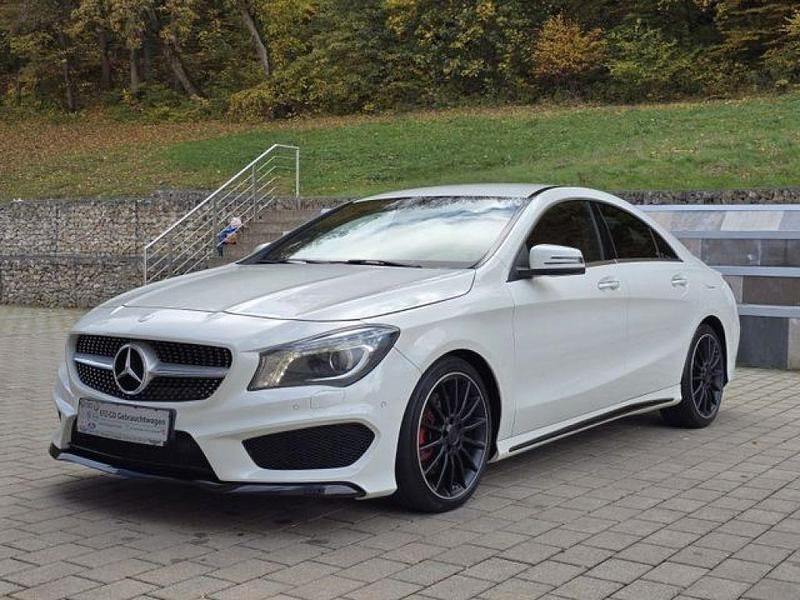 Gebraucht Mercedes CLA250 AMG 211 PS (155 kW) 2015 Calcitweiss/zirrusweiss (metallic) Limousine