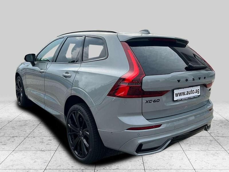 Neu Volvo XC60 Plus 349 PS (256 kW) 2025 Vapour grey SUV