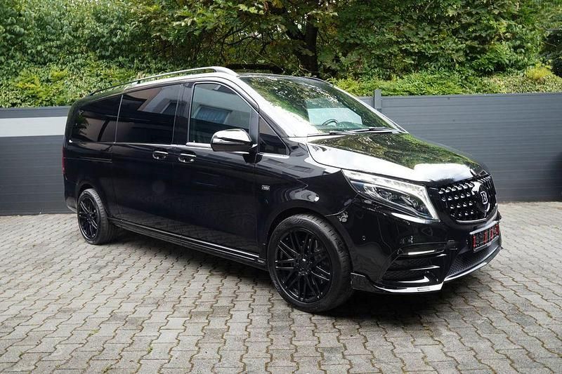 Schwarz Gebraucht 2021 Mercedes V300 Avantgarde Edition Van / Kleinbus | 81.990 € - Bild 1/4