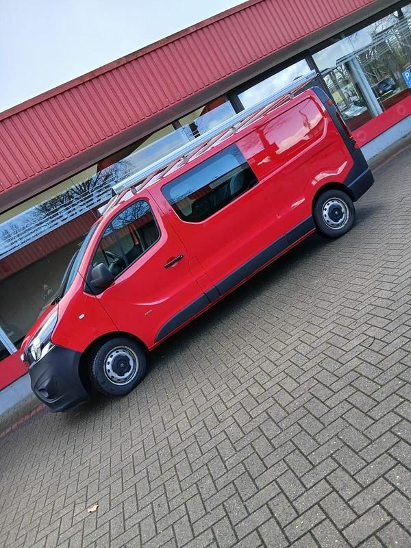 Second-hand Opel Vivaro 110 CP (80 kW) 2017 Roșu Monovolum