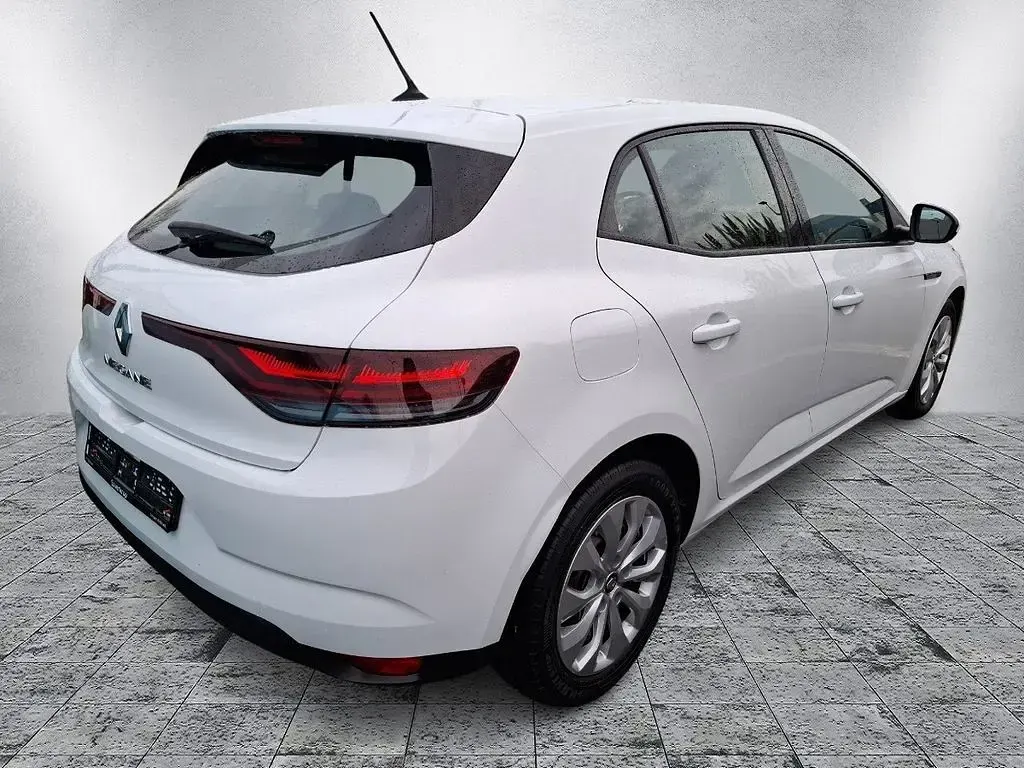 Gebraucht Renault Mégane Life 116 PS (85 kW) 2020 Weiß Limousine