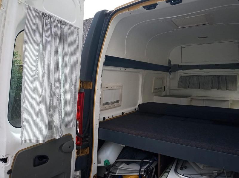 Second-hand Opel Vivaro 2010 Galben Monovolum