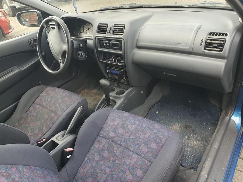 Usado Mazda 323F 75 HP (55 kW) 2000 Azul Citadino