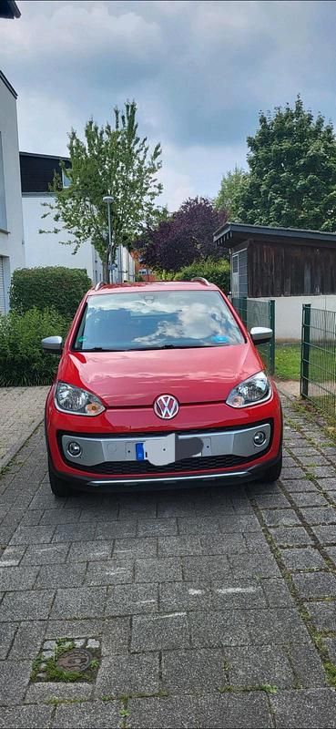 Rot Gebraucht 2013 VW cross up! Kleinwagen | 5.950 € (Fairer Preis) - Bild 1/4