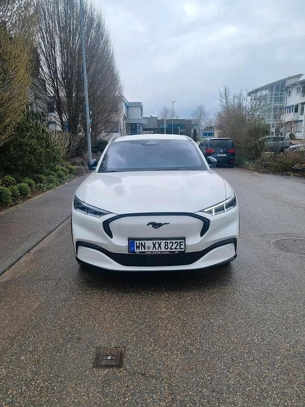 Gebraucht Ford Mustang Mach-E 197 kW (269 PS) 2021 Weiß SUV