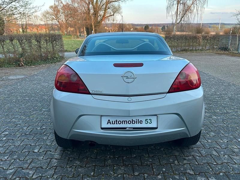 Gebraucht Opel Tigra 90 PS (66 kW) 2005 Silber Cabrio