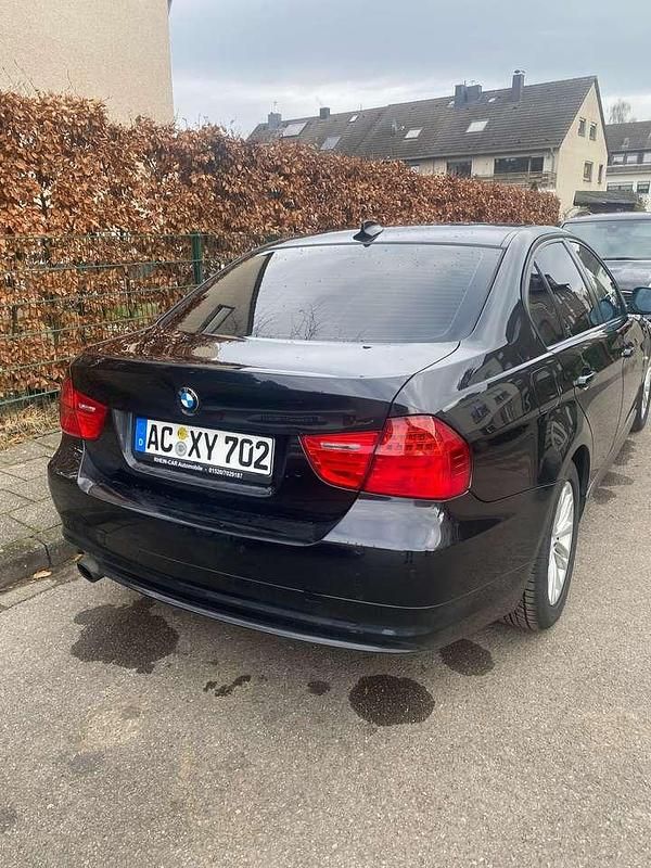 Gebraucht BMW 320 170 PS (125 kW) 2009 Schwarz Limousine