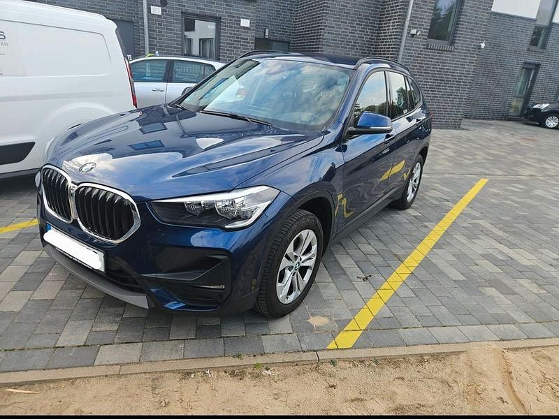 Blau Gebraucht 2020 BMW X1 Advantage SUV | 21.200 € (Guter Preis) - Bild 1/4