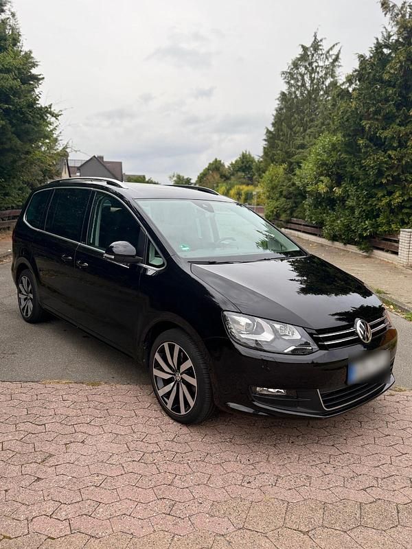 Gebraucht VW Sharan 150 PS (110 kW) 2021 Schwarz Van / Kleinbus