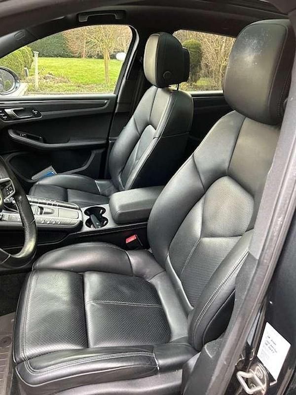 Gebraucht Porsche Macan 252 PS (185 kW) 2018 Vulkangraumetallic SUV