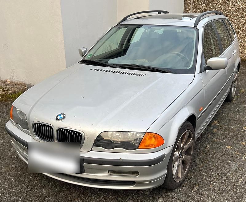 Silber Gebraucht 2001 BMW 320 Kombi | 1.350 € (Superpreis) - Bild 1/4