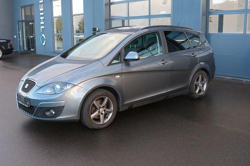 Grau Gebraucht 2015 Seat Altea XL Sun Van / Kleinbus | 3.999 € (Fairer Preis) - Bild 1/4