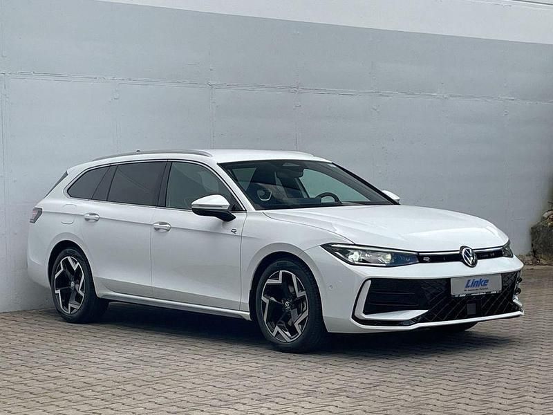 Gebraucht VW Passat R-line 150 PS (110 kW) 2025 Weiß Kombi