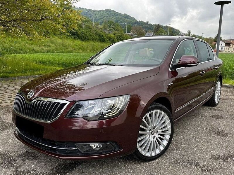 Rot Gebraucht 2013 Skoda Superb LAURIN & KLEMENT Limousine | 11.600 € (Fairer Preis) - Bild 1/4