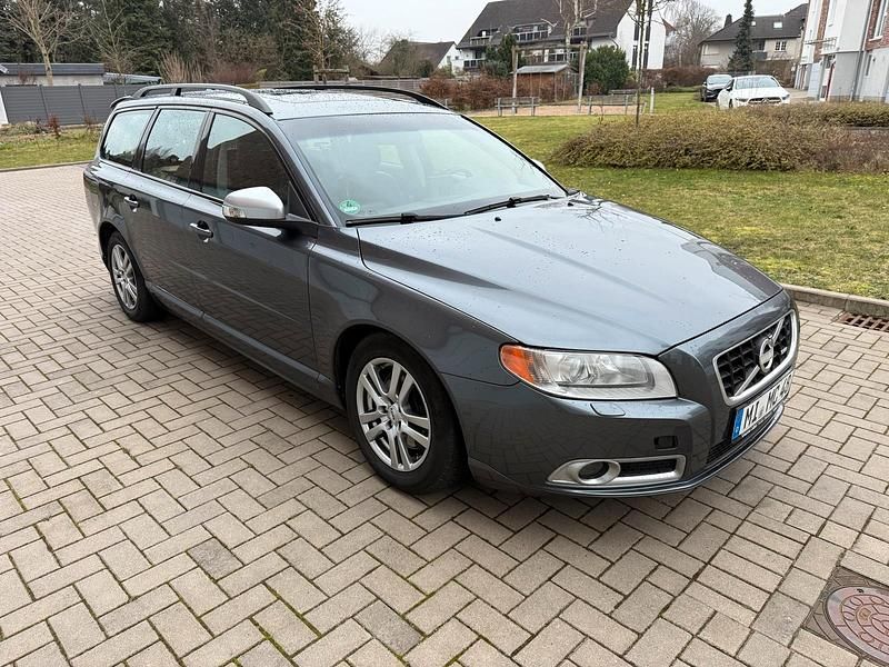 Grau Gebraucht 2010 Volvo C70 Kombi | 3.999 € - Bild 1/4