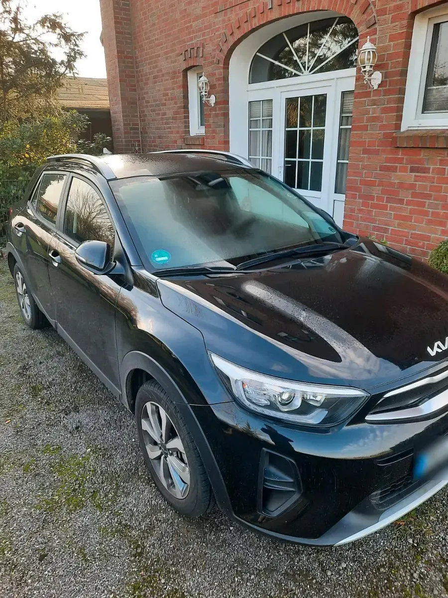 Gebraucht Kia Stonic 101 PS (74 kW) 2024 Schwarz SUV