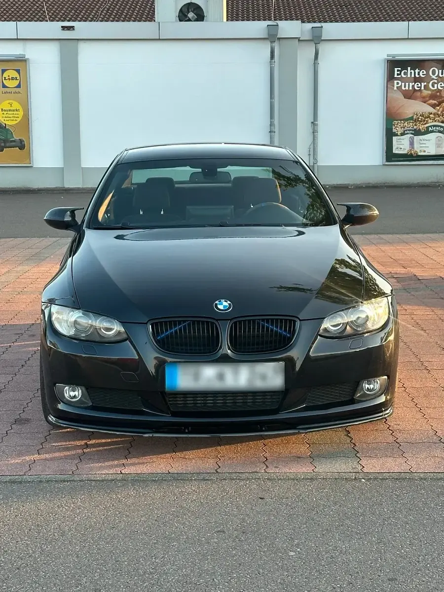 Gebraucht BMW 320 177 PS (130 kW) 2009 Schwarz Coupé