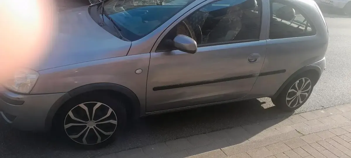 Gebraucht Opel Corsa 70 PS (51 kW) 2006 Silber Kleinwagen
