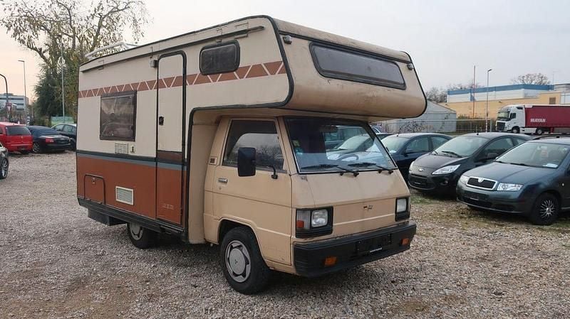 Beige Gebraucht 1986 Mitsubishi L300 Van / Kleinbus | 3.900 € - Bild 1/4