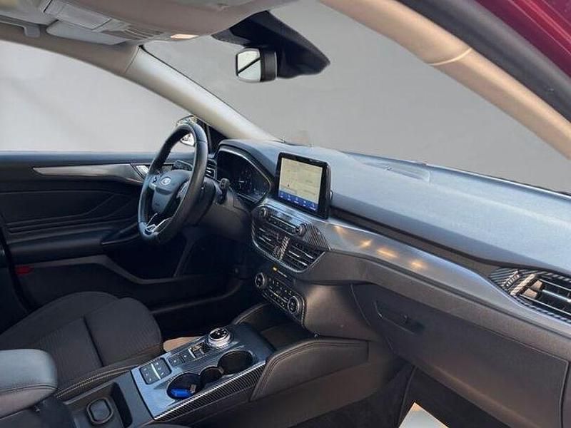 Gebraucht Ford Focus Titanium 120 PS (88 kW) 2018 Rot Limousine