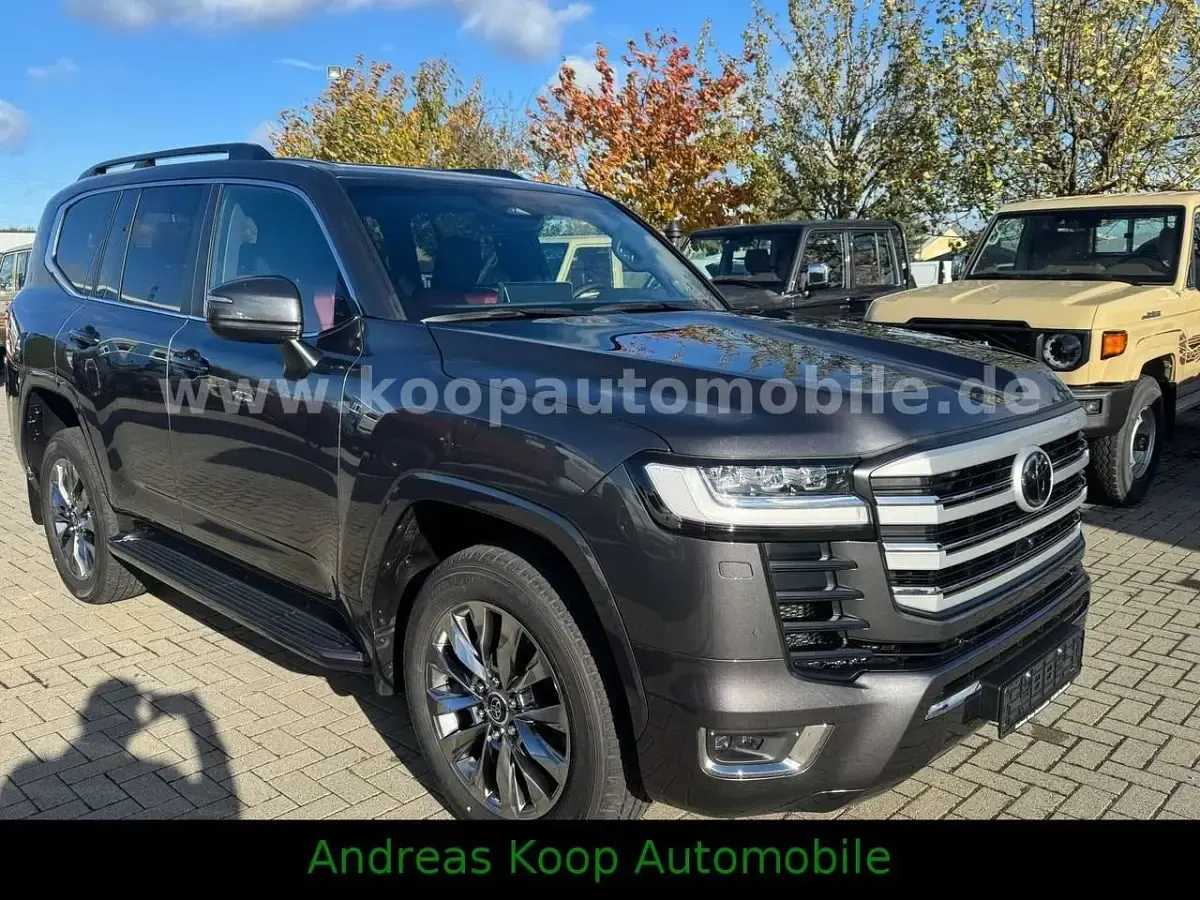 Neu Toyota Land Cruiser Premium 306 PS (225 kW) 2026 Grau SUV