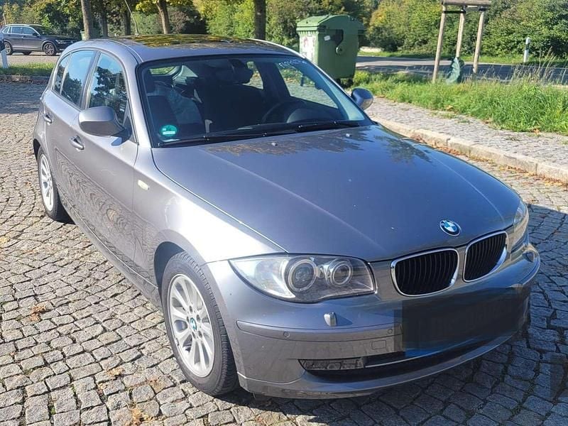 Grau Gebraucht 2010 BMW 116 Kleinwagen | 4.990 € (Fairer Preis) - Bild 1/4