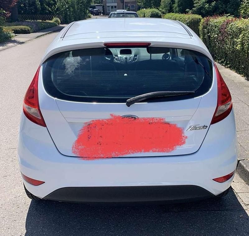 Weiß Gebraucht 2011 Ford Fiesta Trend Kleinwagen | 3.250 € (Fairer Preis) - Bild 1/4