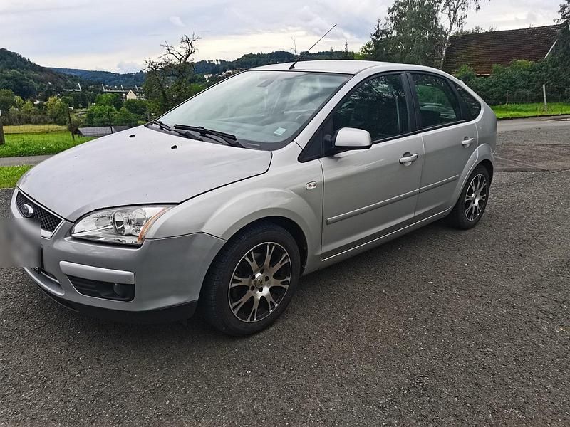 Silber Gebraucht 2007 Ford Focus Limousine | 1.350 € (Guter Preis) - Bild 1/4
