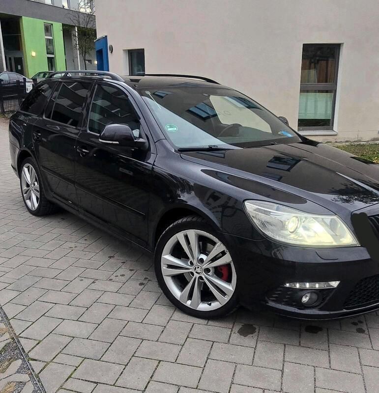 Schwarz Gebraucht 2012 Skoda Octavia RS Kombi | 5.990 € (Guter Preis) - Bild 1/4