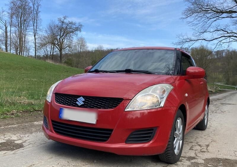 Rot Gebraucht 2013 Suzuki Swift Kleinwagen | 3.650 € (Guter Preis) - Bild 1/4