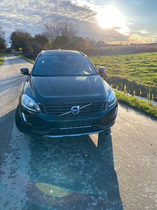 Second-hand Volvo XC60 190 CP (139 kW) 2017 Negru SUV