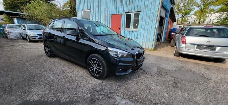 Schwarz Gebraucht 2016 BMW 218 Advantage Van / Kleinbus | 8.998 € (Superpreis) - Bild 1/4