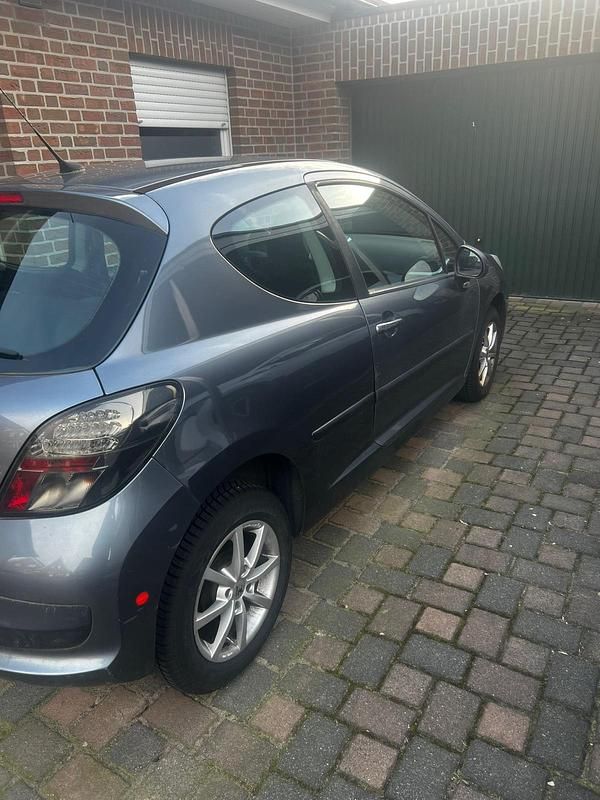 Gebraucht Peugeot 207 75 PS (55 kW) 2009 Grau Kleinwagen
