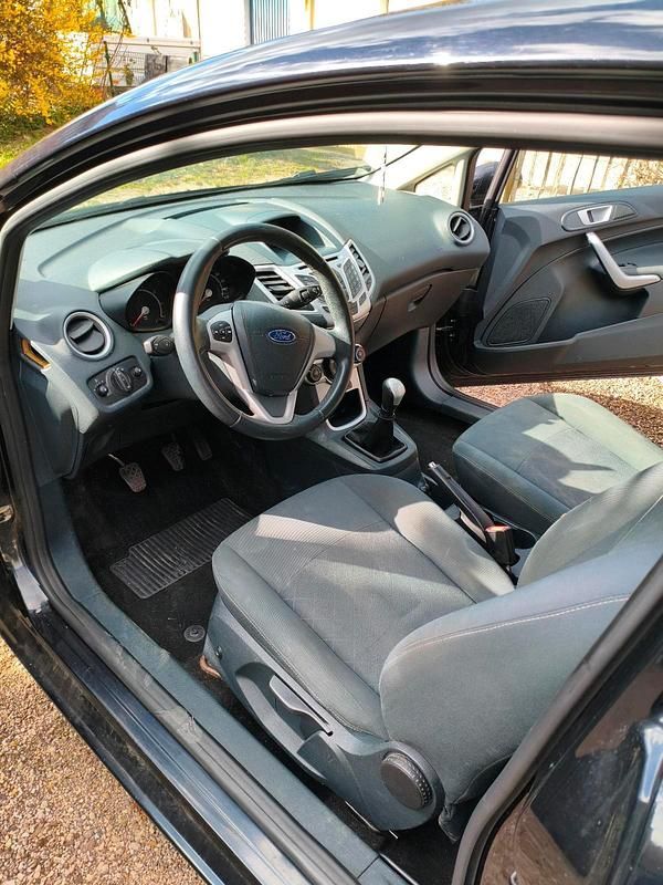 Gebraucht Ford Fiesta 97 PS (71 kW) 2012 Schwarz Kleinwagen