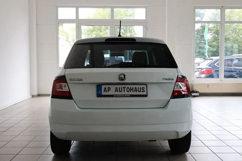 Gebraucht Skoda Fabia Cool Edition 60 PS (44 kW) 2016 Weiß Limousine