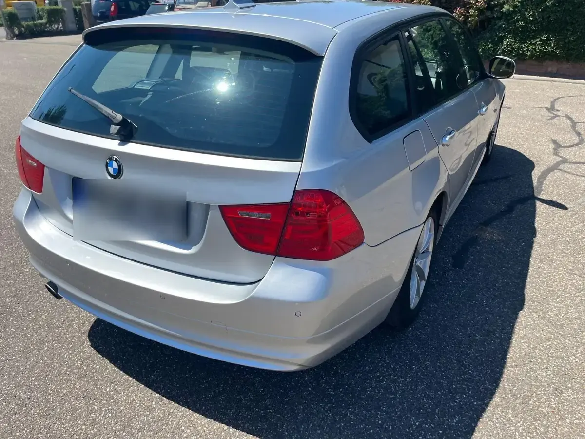 Gebraucht BMW 320 184 PS (135 kW) 2010 Silber Kombi