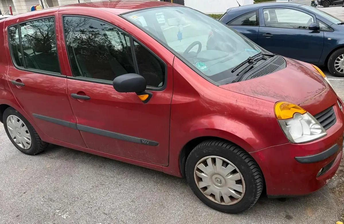 Używany Renault Modus 75 KM (55 kW) 2005 Czerwony Minivan