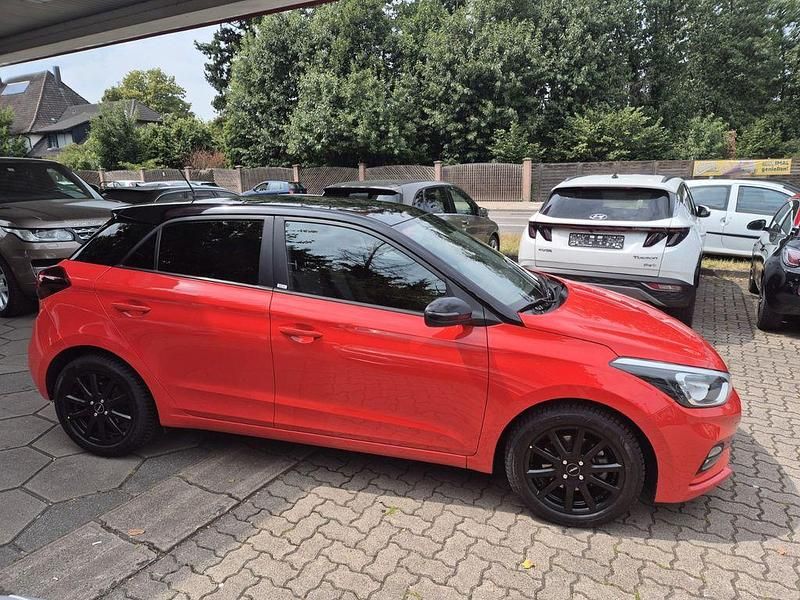 Gebraucht Hyundai i20 YES! 101 PS (74 kW) 2019 Rot Limousine