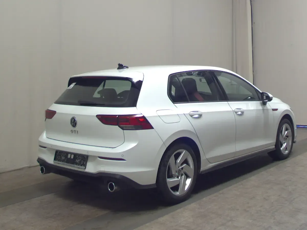 Gebraucht VW Golf VIII GTI 245 PS (180 kW) 2024 Weiss Limousine