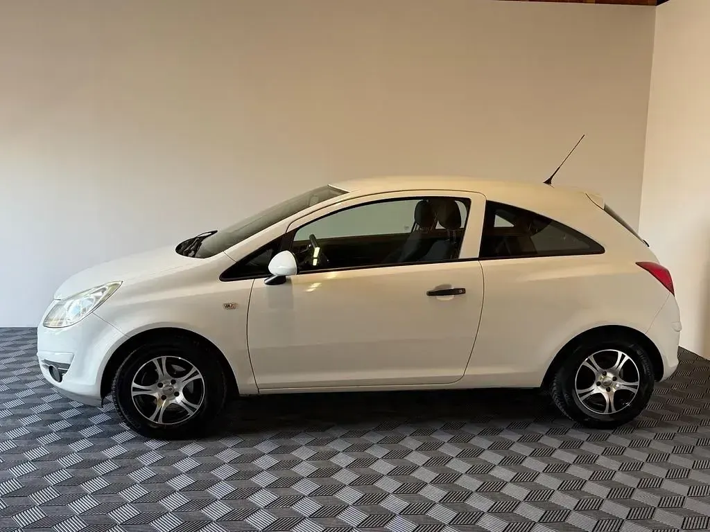 Gebraucht Opel Corsa Edition 69 PS (50 kW) 2010 Weiß Kleinwagen