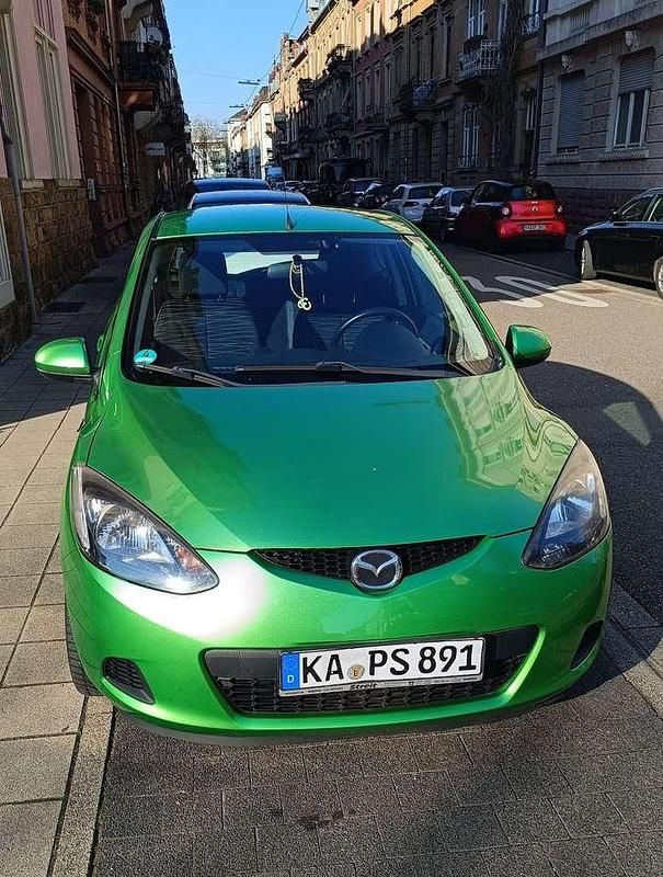 Second-hand Mazda 2 Inclusive 75 CP (55 kW) 2009 Verde Hatchback