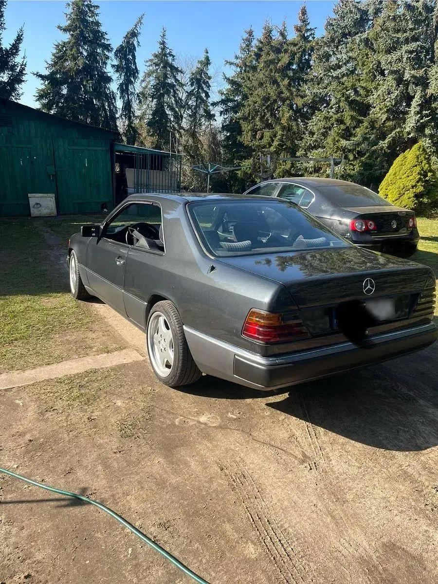 Gebraucht Mercedes E230 132 PS (97 kW) 1992 Schwarz Coupé