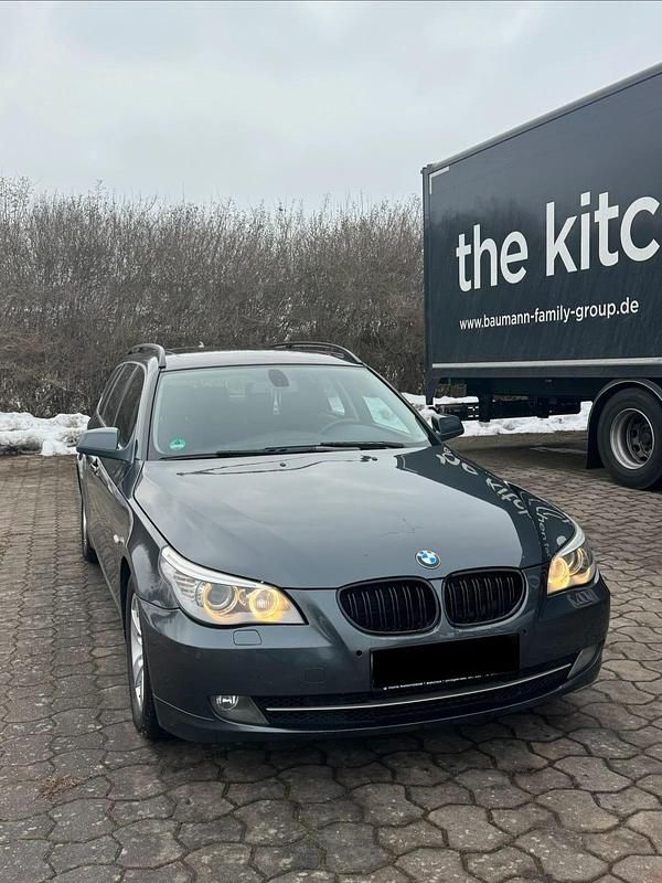 Gebraucht BMW 520 163 PS (119 kW) 2010 Grau Kombi
